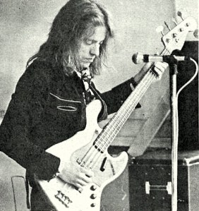 Jón Ólafsson bassaleikari1