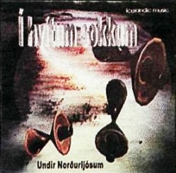 i-svortum-sokkum-undir-nordurljosum