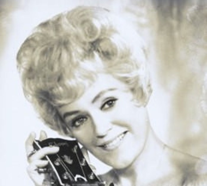 Hulda Emilsdóttir (1930-) | Glatkistan